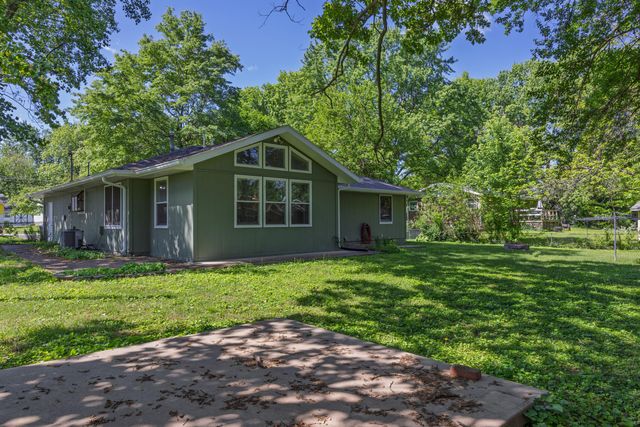 2725 E Lombard Street, Springfield, MO 65802