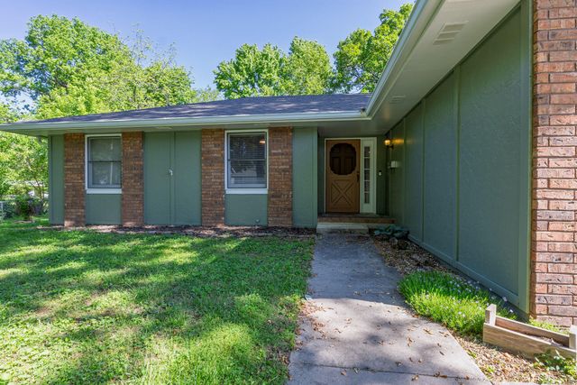 2725 E Lombard Street, Springfield, MO 65802