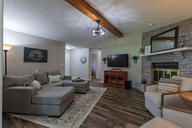 2725 E Lombard Street, Springfield, MO 65802