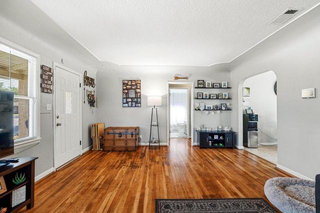 1319 W Orangeburg Ave, Modesto, CA 95350