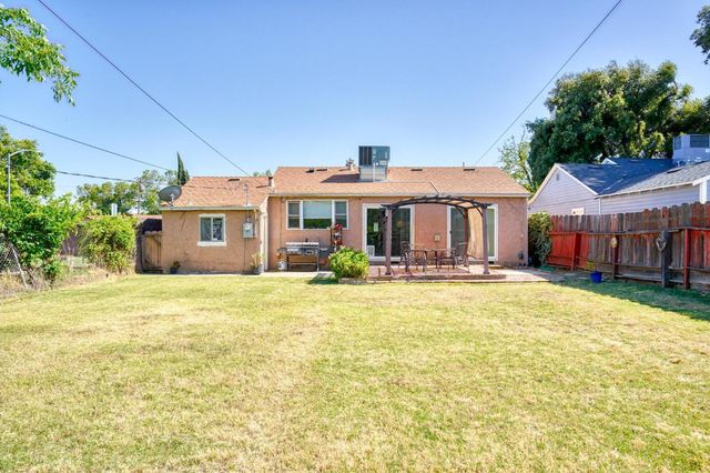 1319 W Orangeburg Ave, Modesto, CA 95350