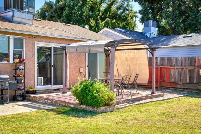 1319 W Orangeburg Ave, Modesto, CA 95350
