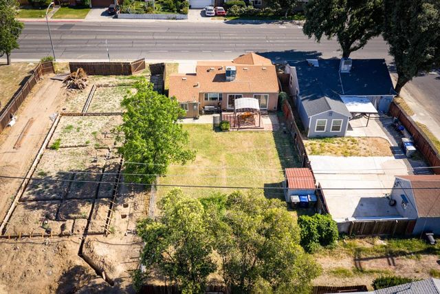 1319 W Orangeburg Ave, Modesto, CA 95350