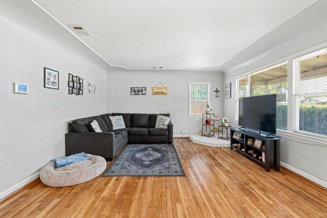1319 W Orangeburg Ave, Modesto, CA 95350