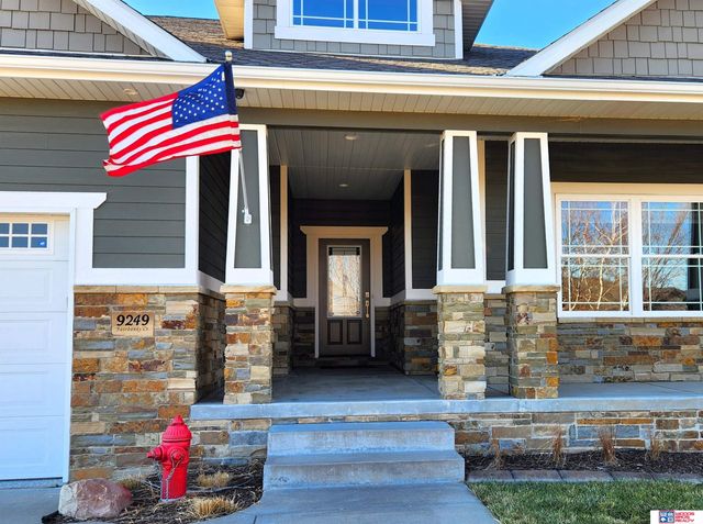 9249 Fairbanks Court, Lincoln, NE 68516