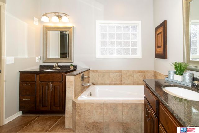 9249 Fairbanks Court, Lincoln, NE 68516