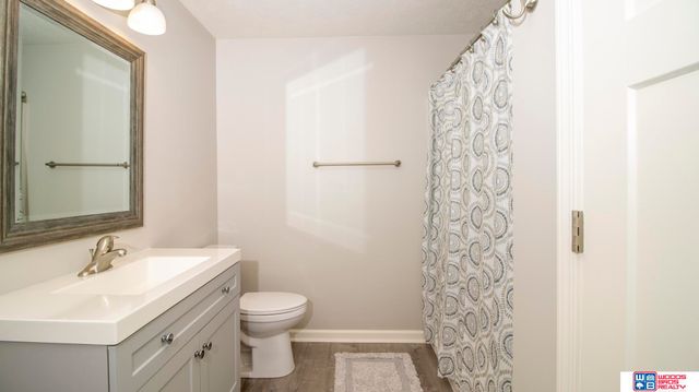 9249 Fairbanks Court, Lincoln, NE 68516