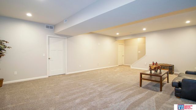 9249 Fairbanks Court, Lincoln, NE 68516