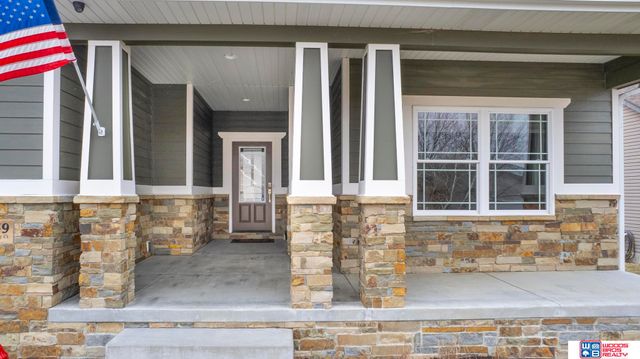 9249 Fairbanks Court, Lincoln, NE 68516