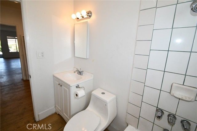 7104 san pedro, Los Angeles, CA 90003