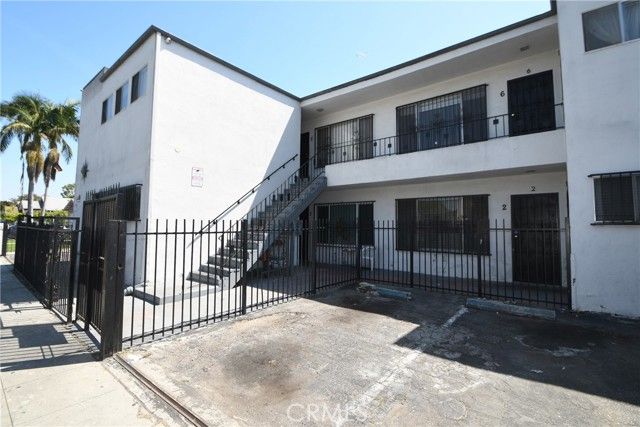 7104 san pedro, Los Angeles, CA 90003