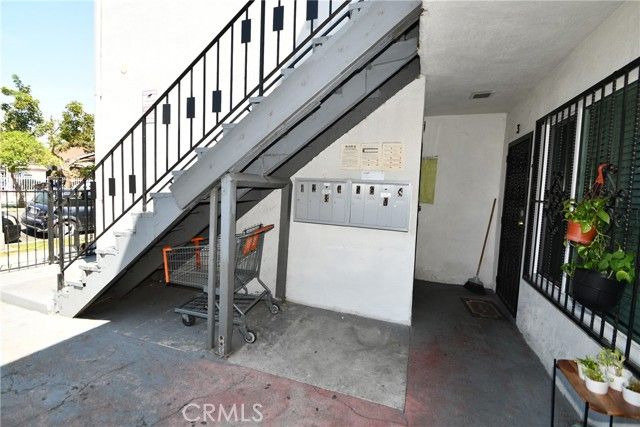7104 san pedro, Los Angeles, CA 90003