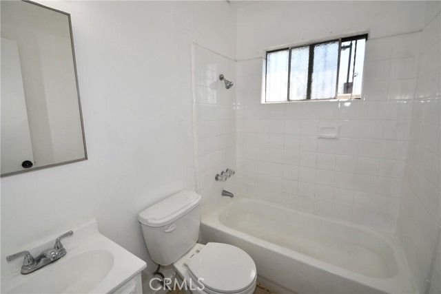 7104 san pedro, Los Angeles, CA 90003