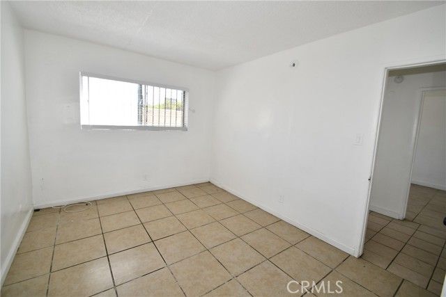 7104 san pedro, Los Angeles, CA 90003
