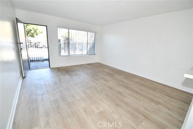 7104 san pedro, Los Angeles, CA 90003