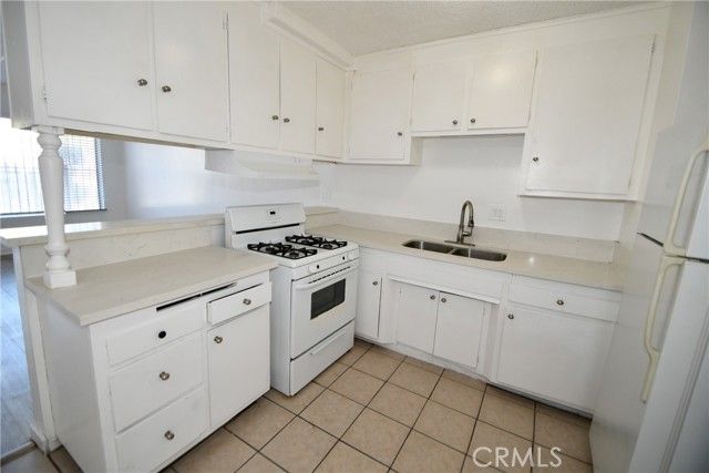 7104 san pedro, Los Angeles, CA 90003