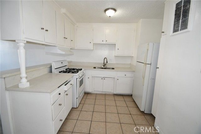 7104 san pedro, Los Angeles, CA 90003