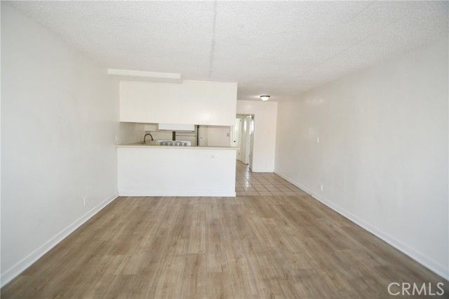 7104 san pedro, Los Angeles, CA 90003