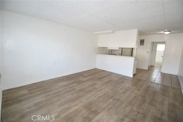 7104 san pedro, Los Angeles, CA 90003