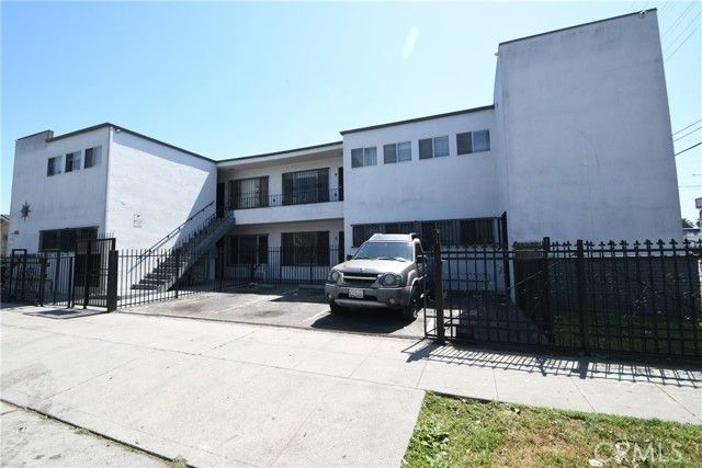 7104 san pedro, Los Angeles, CA 90003