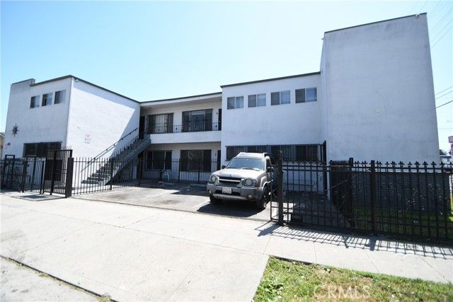 7104 san pedro, Los Angeles, CA 90003