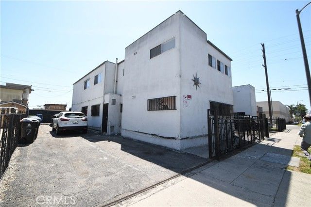 7104 san pedro, Los Angeles, CA 90003