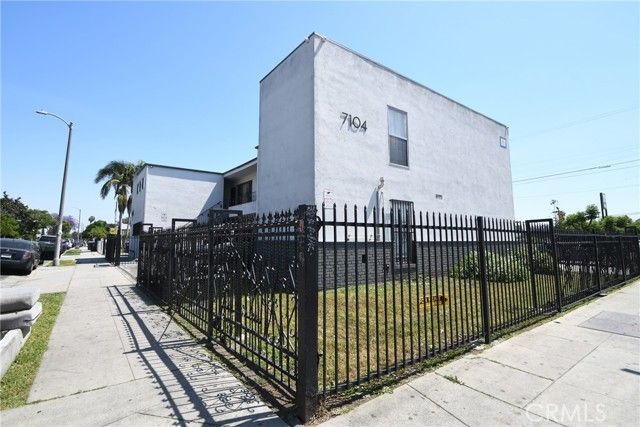7104 san pedro, Los Angeles, CA 90003