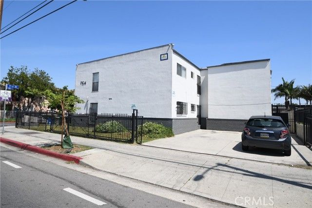 7104 san pedro, Los Angeles, CA 90003