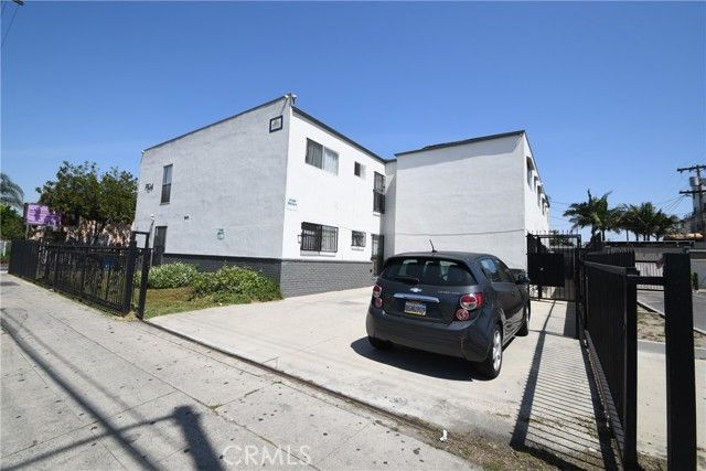 7104 san pedro, Los Angeles, CA 90003