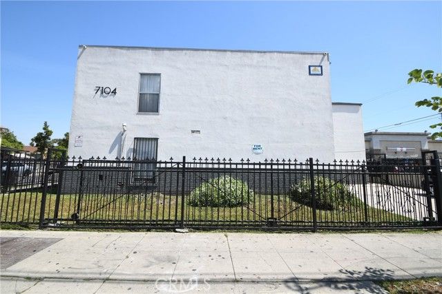 7104 san pedro, Los Angeles, CA 90003