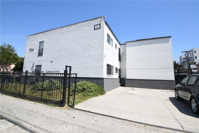 7104 san pedro, Los Angeles, CA 90003