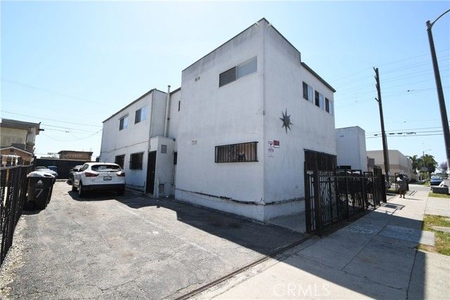 7104 san pedro, Los Angeles, CA 90003