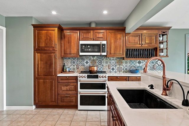 78 Rollins Road, Rollinsford, NH 03869