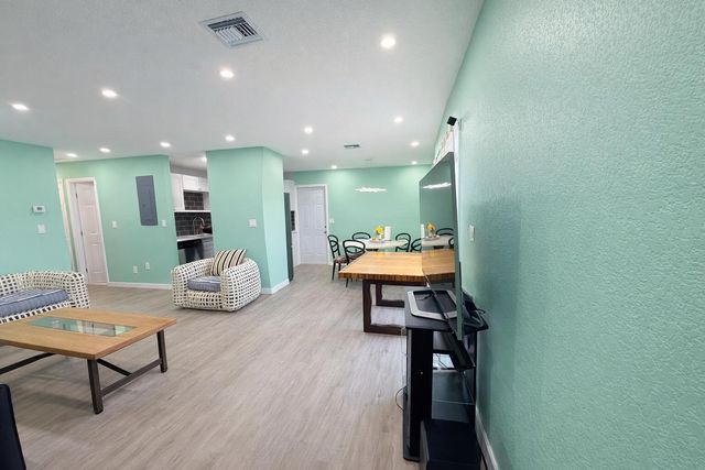 1381 W 1st Street, Riviera Beach, FL 33404