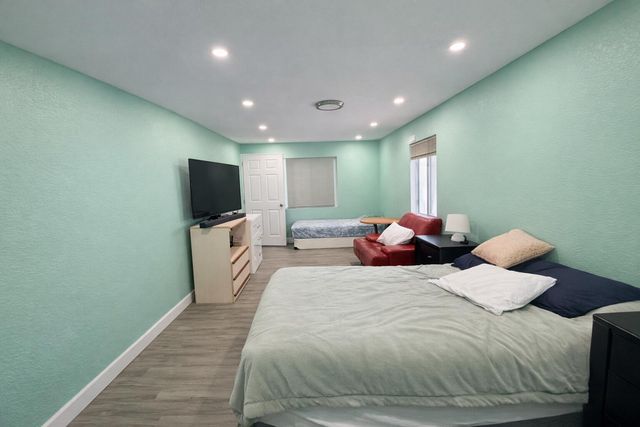 1381 W 1st Street, Riviera Beach, FL 33404