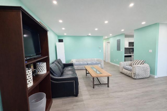 1381 W 1st Street, Riviera Beach, FL 33404