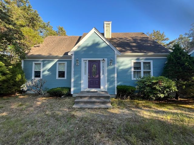 8 Shadbush Cir, Mashpee, MA 02649