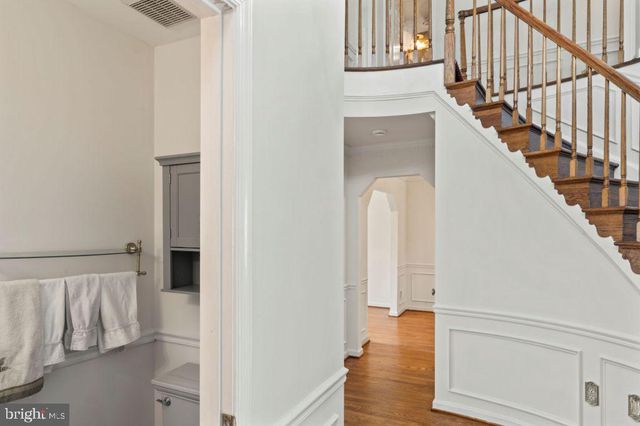 2851 YARN CT, Falls Church, VA 22042