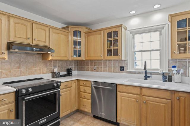 2851 YARN CT, Falls Church, VA 22042