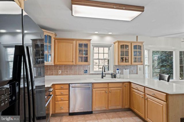 2851 YARN CT, Falls Church, VA 22042