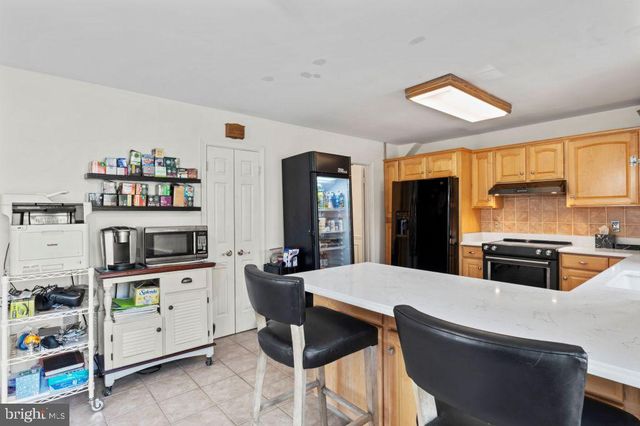 2851 YARN CT, Falls Church, VA 22042