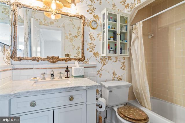 2851 YARN CT, Falls Church, VA 22042