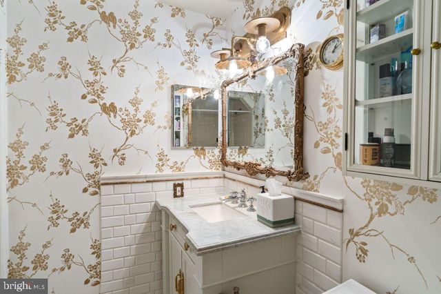 2851 YARN CT, Falls Church, VA 22042