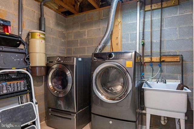 2851 YARN CT, Falls Church, VA 22042