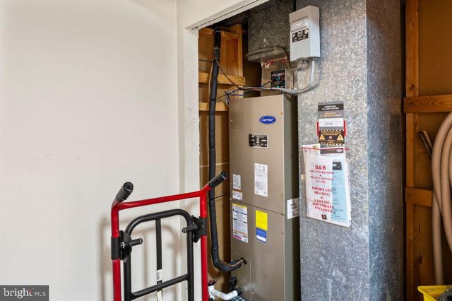 2851 YARN CT, Falls Church, VA 22042