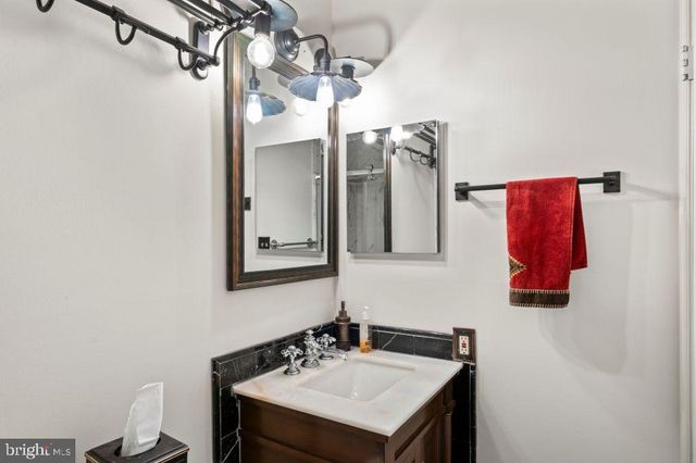 2851 YARN CT, Falls Church, VA 22042