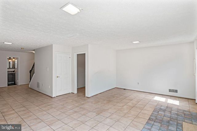 2851 YARN CT, Falls Church, VA 22042