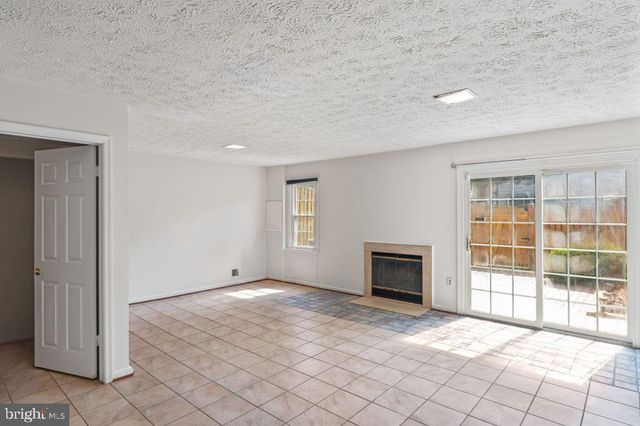 2851 YARN CT, Falls Church, VA 22042