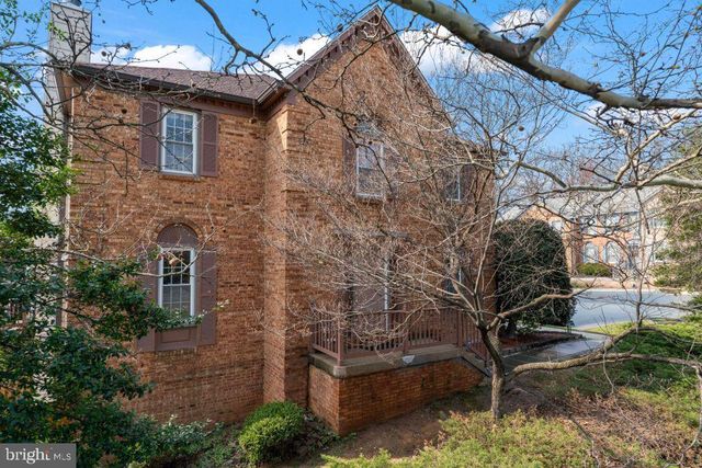 2851 YARN CT, Falls Church, VA 22042