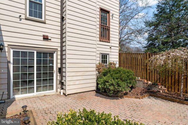 2851 YARN CT, Falls Church, VA 22042